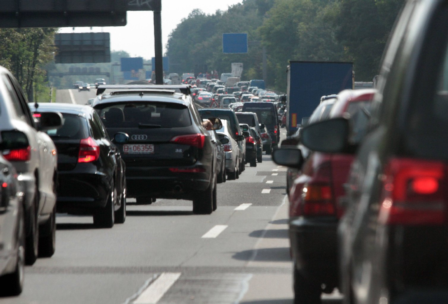 Bis Anfang Dezember wird die Avus Mittwochvormittag kurzfristig wegen Sprengungen gesperrt.