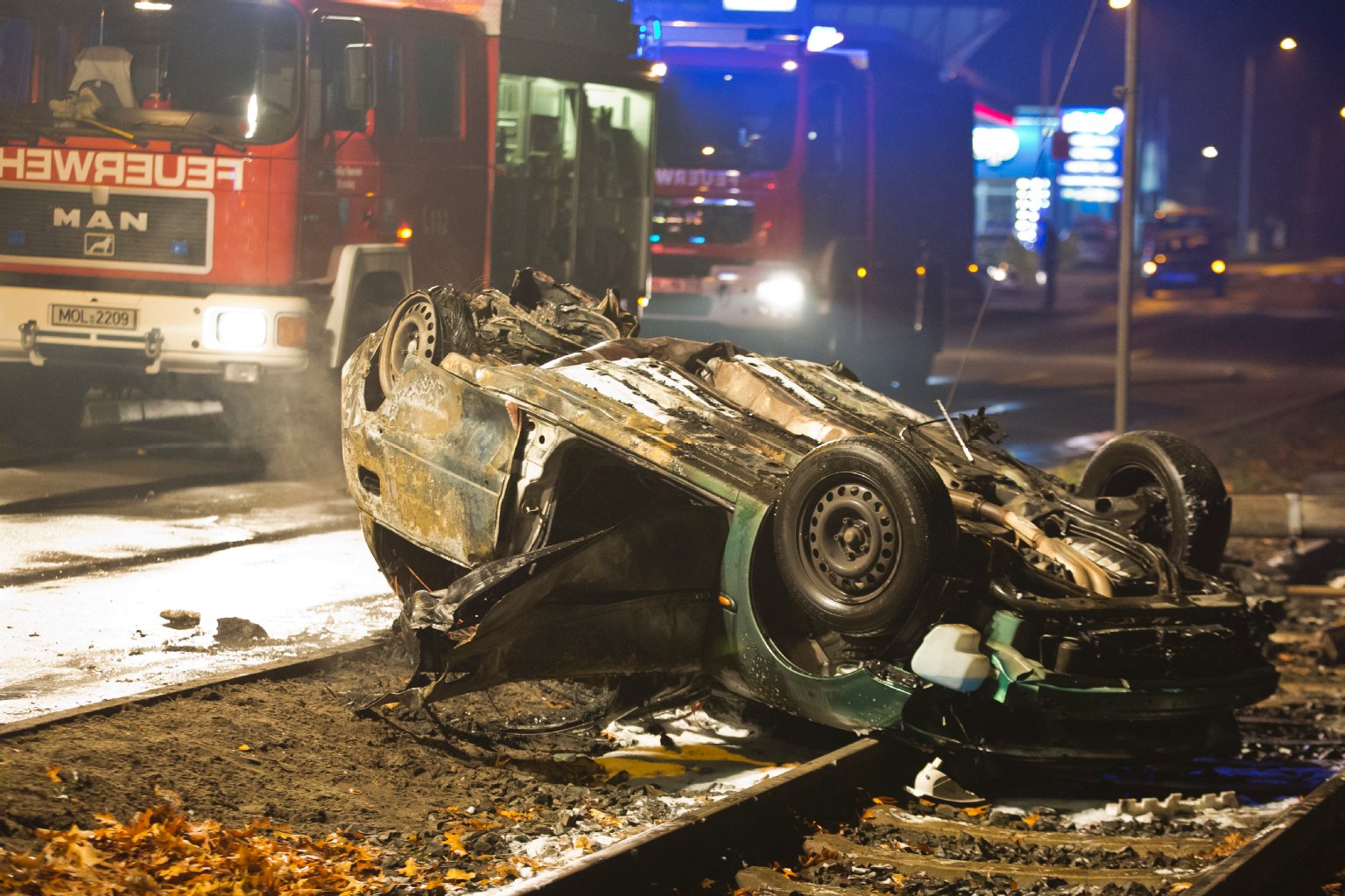 Autofahrer flieht vor Polizeikontrolle und stirbt bei Unfall