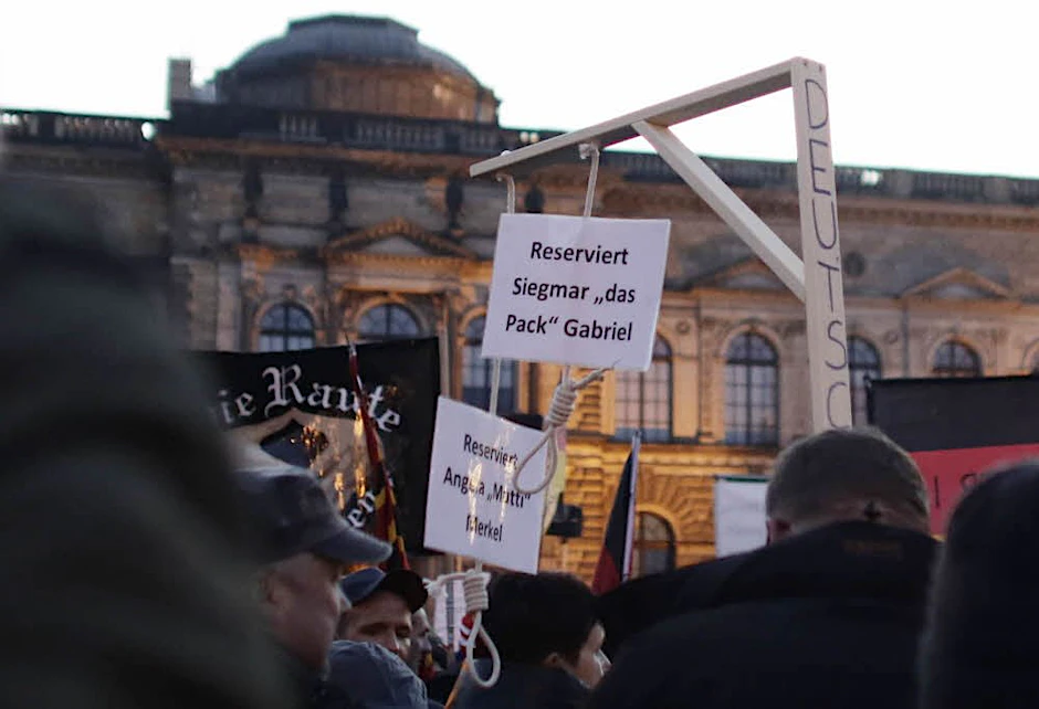 Mitte Oktober demonstrierten Pegida-Anhänger in Dresden mit einem Galgen. Eine klare Intervention der Polizei hätte Symbolwert gehabt, sagt Wagner