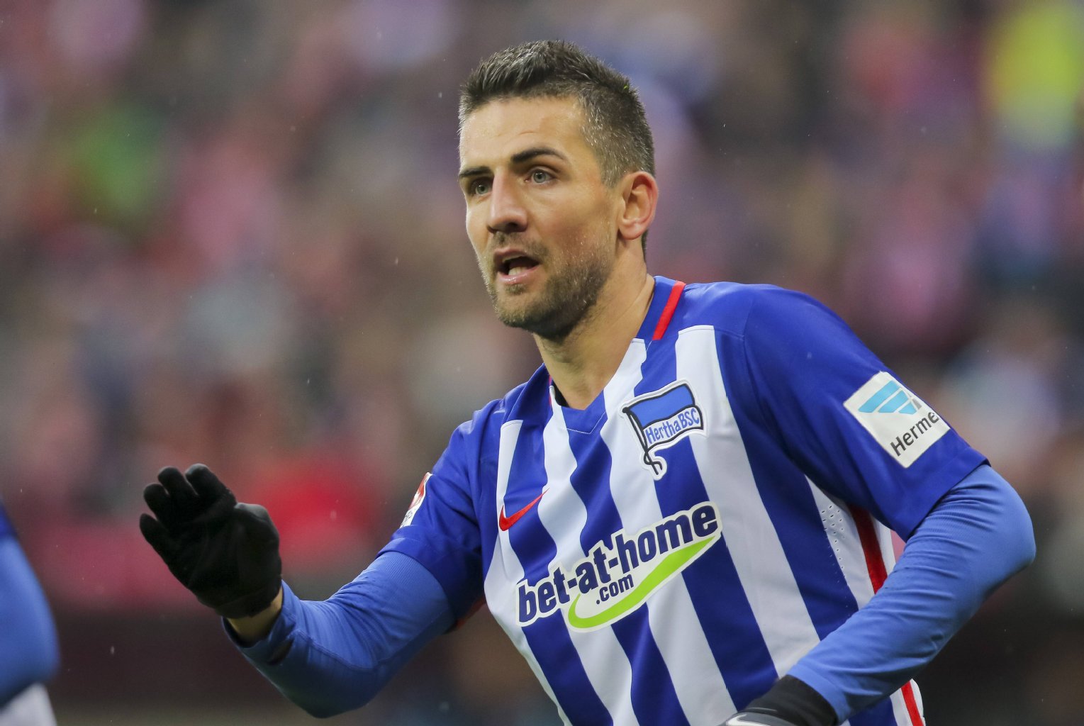 Vedad Ibisevic, Angriff: Bemühte sich redlich, kam aber bis auf in der 5. Minute nicht wirklich zum Abschluss. Das lag mal daran, dass der Ball nicht zu ihm kam, mal daran, dass er der Ball sich nicht vom Fuß lösen wollte.