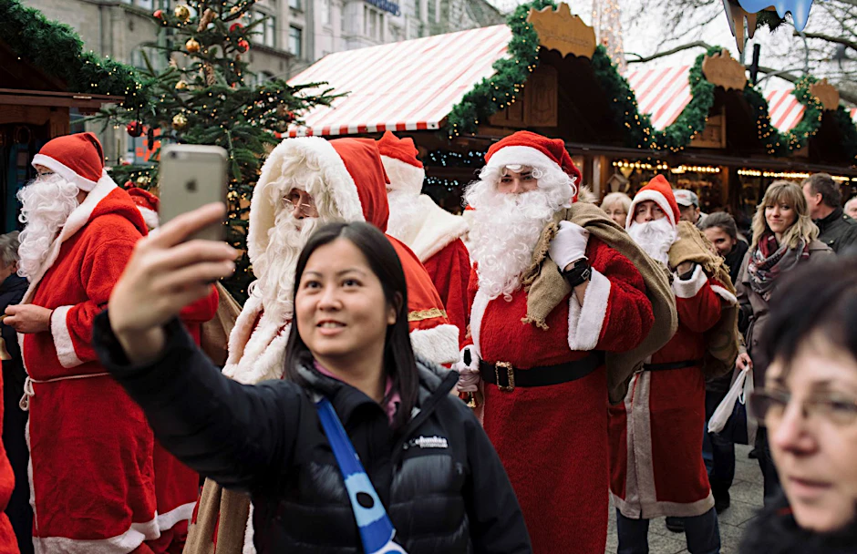 Selfie mit den Weihnachtsmännern.