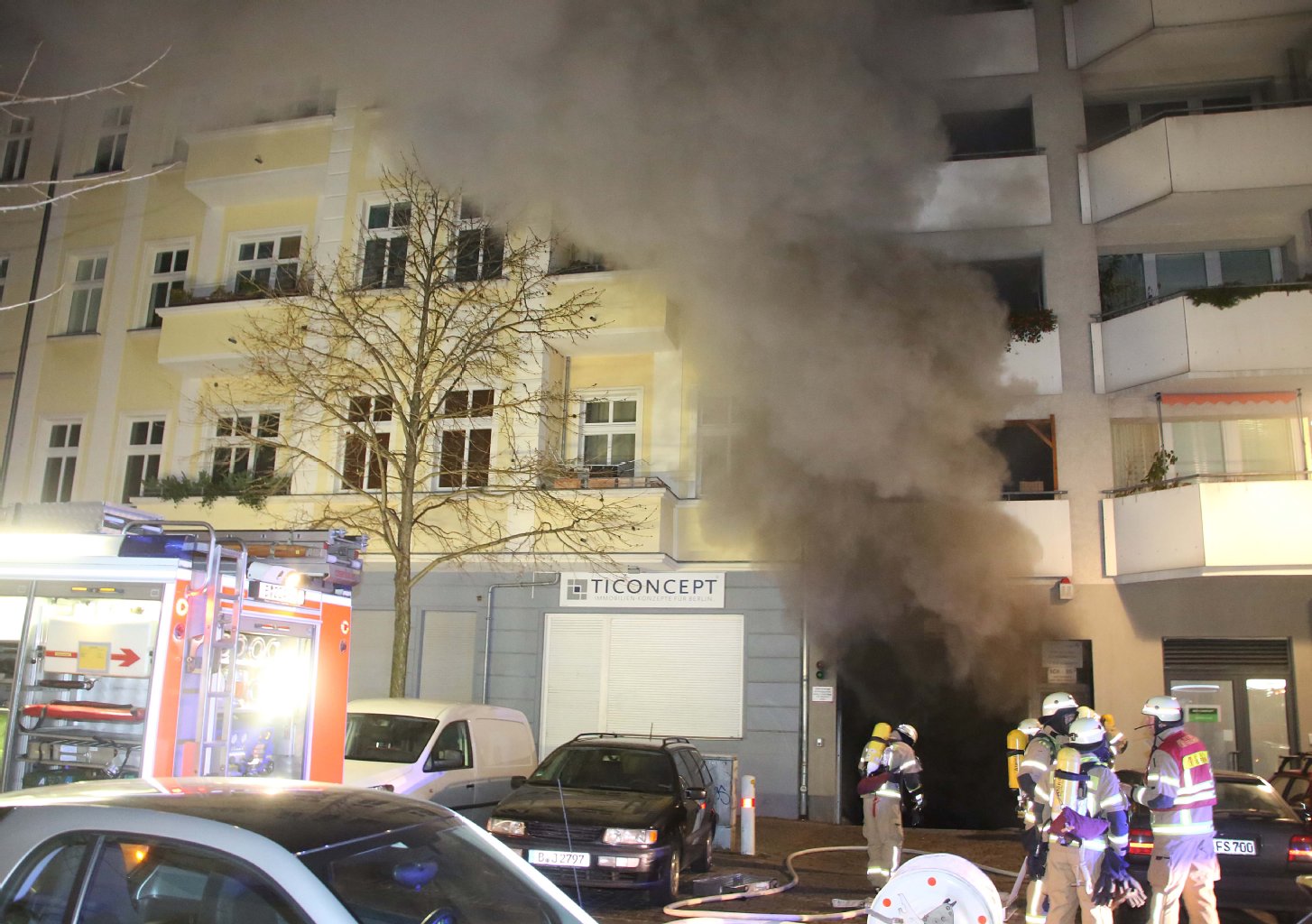 Brand in Tiefgarage in Rigaer Straße