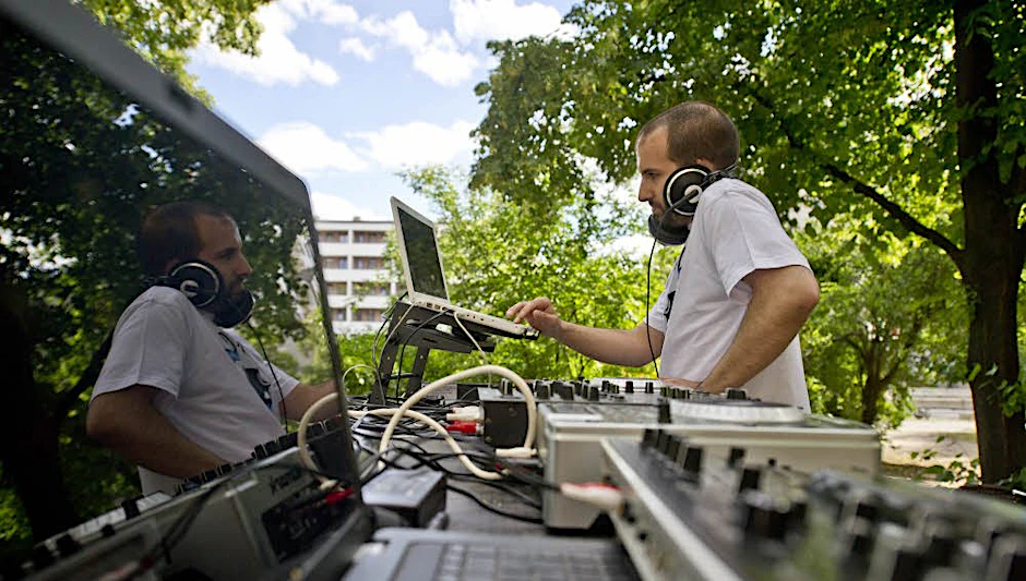 Nicht nur Handgezupftes, auch Electro gibt es bei der Fête de la Musique.