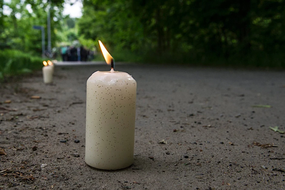 Mitschüler und Lehrer der ermordeten Hanna K. haben in einem Trauerschreiben Abschied von der 18-Jährigen genommen.