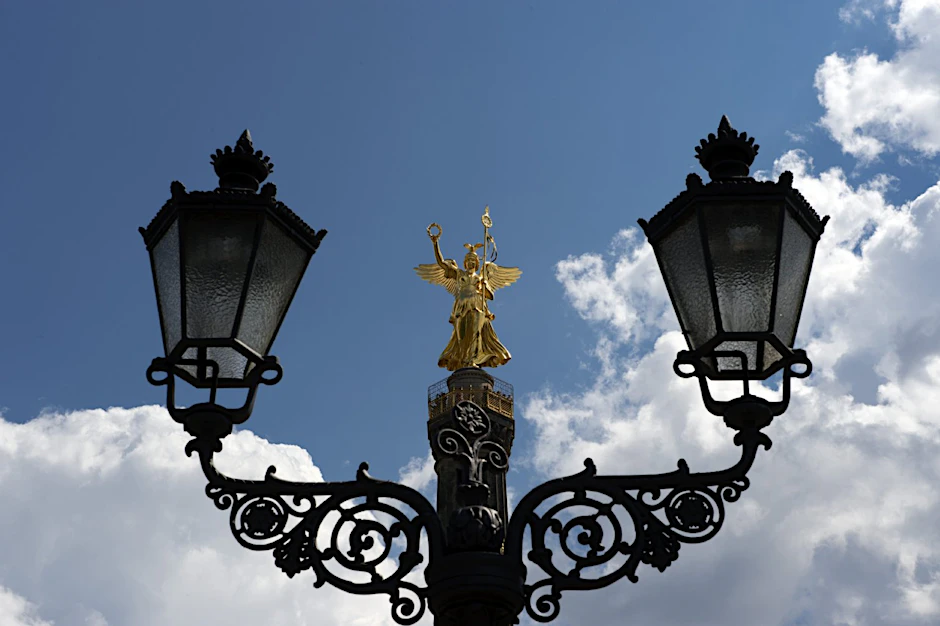 In Berlin ist es am Dienstag wechselhaft. Sonnenschein und Wolken wechseln einander ab.