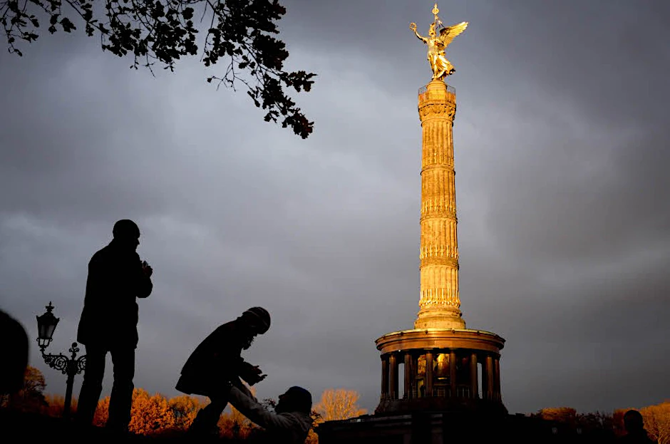 Viktoria, die Siegesgöttin - der Berliner nennt sie auch "Goldelse" - thront auf der Siegessäule.