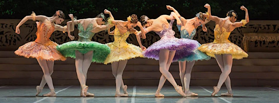 Mitglieder des Staatsballetts bei „Dornröschen“: Anmutige Leichtigkeit, die aus Knochenarbeit entsteht.
