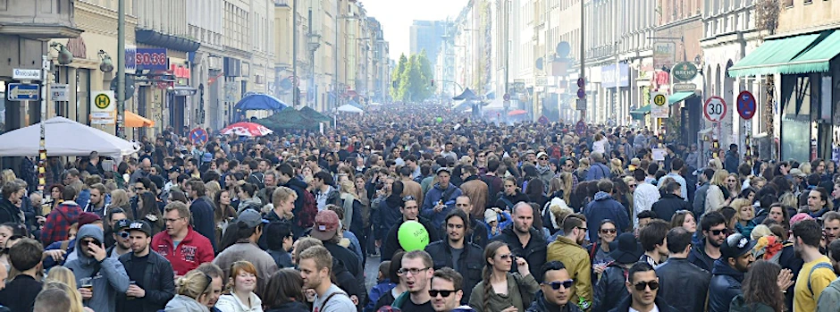 Zu viele Menschen auf engem Raum: das MyFest in Kreuzberg kann nicht so bleiben wie es ist.