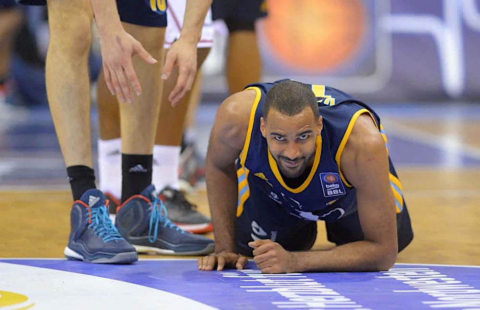 1990 in Lancaster/Pennsylvania geboren, wuchs Akeem Vargas in Deutschland auf. Seit 2010 ist der 1,92 m große Nationalspieler Profi, 2013 kam er zu Alba.