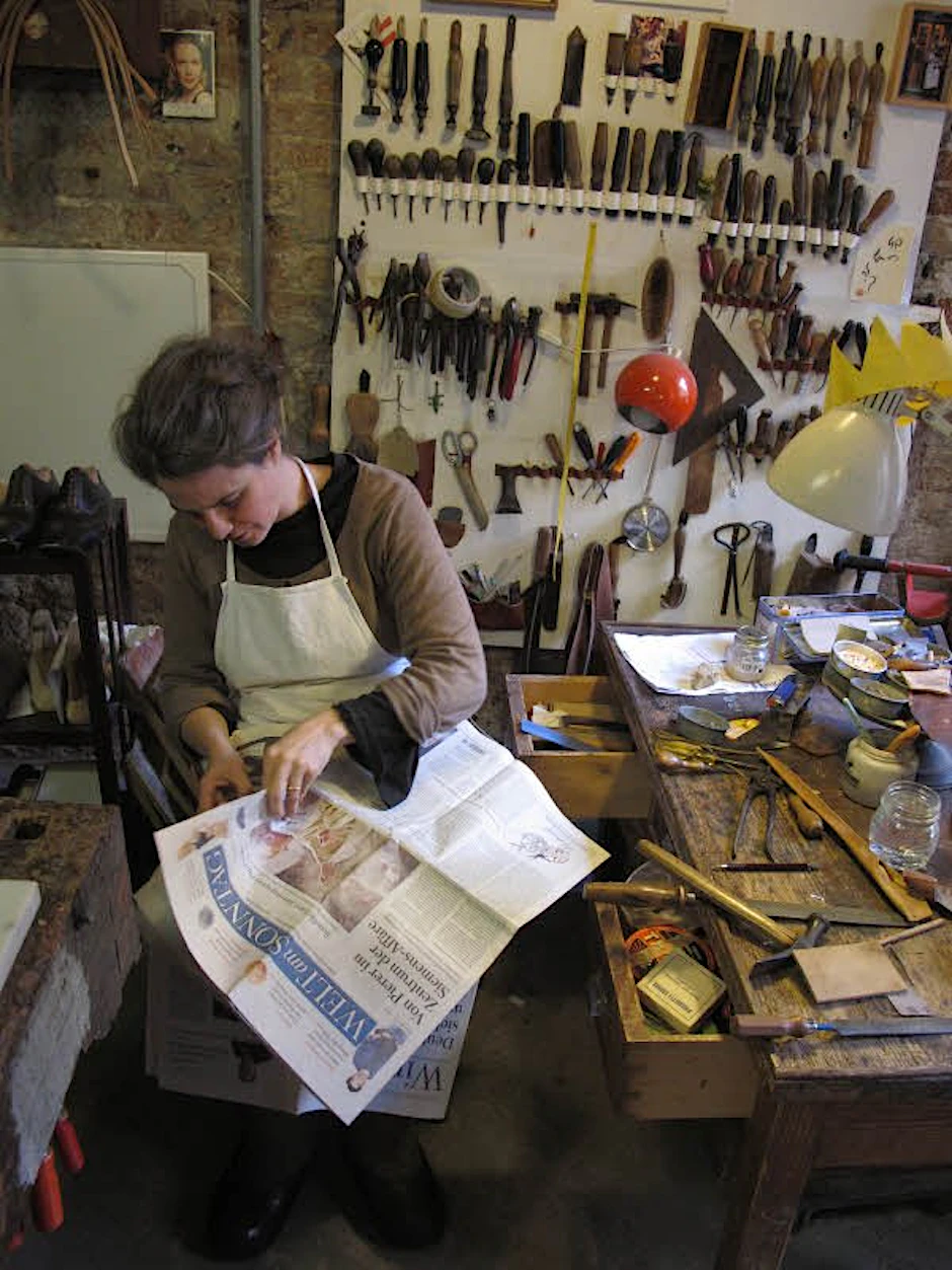 Gabriele Gmeiner ist eine der letzten Schuhmacherinnen von Venedig.
