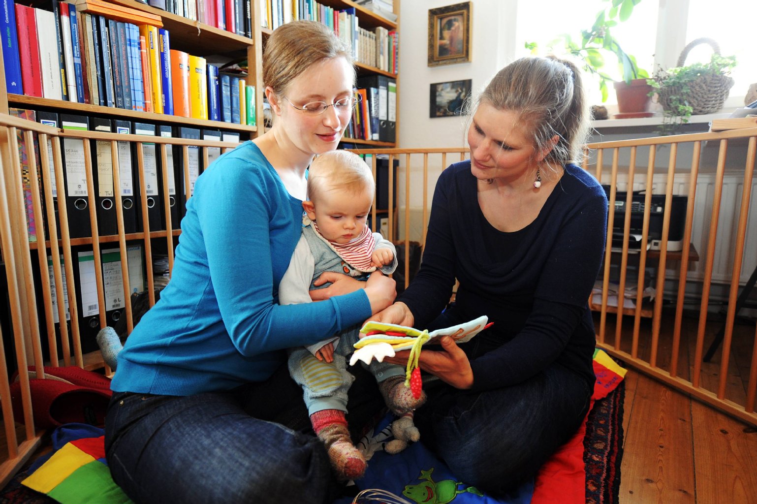 Berliner Regenbogenfamilie: Lena Ringswandl und Gerke Schlickmann mit ihrer gemeinsamen Tochter.