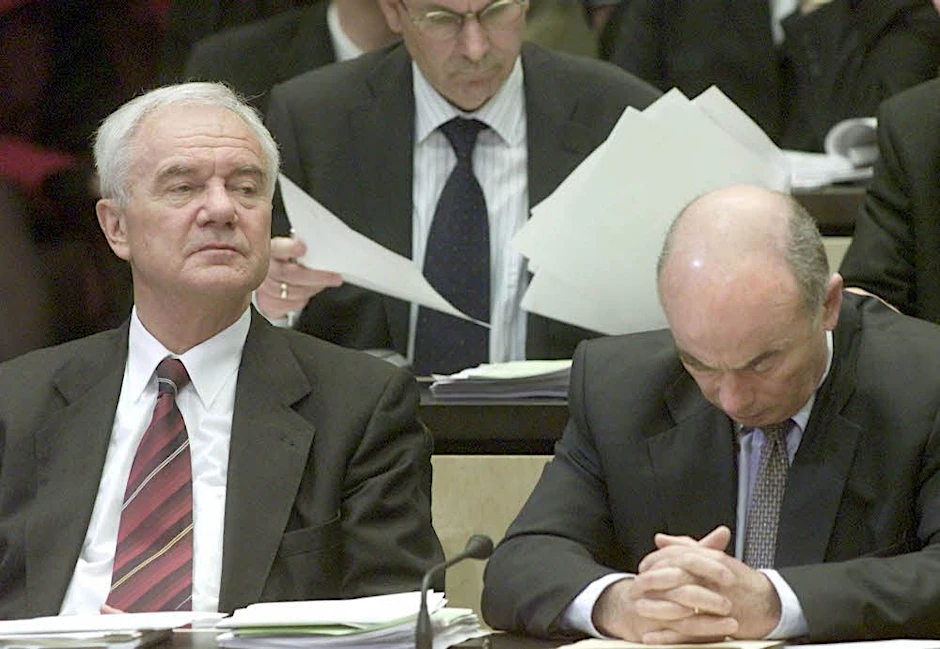 Gespaltenes Votum: Brandenburgs Regierungschef Manfred Stolpe (SPD) und Innenminister Jörg Schönbohm (CDU) 2002 im Bundesrat.
