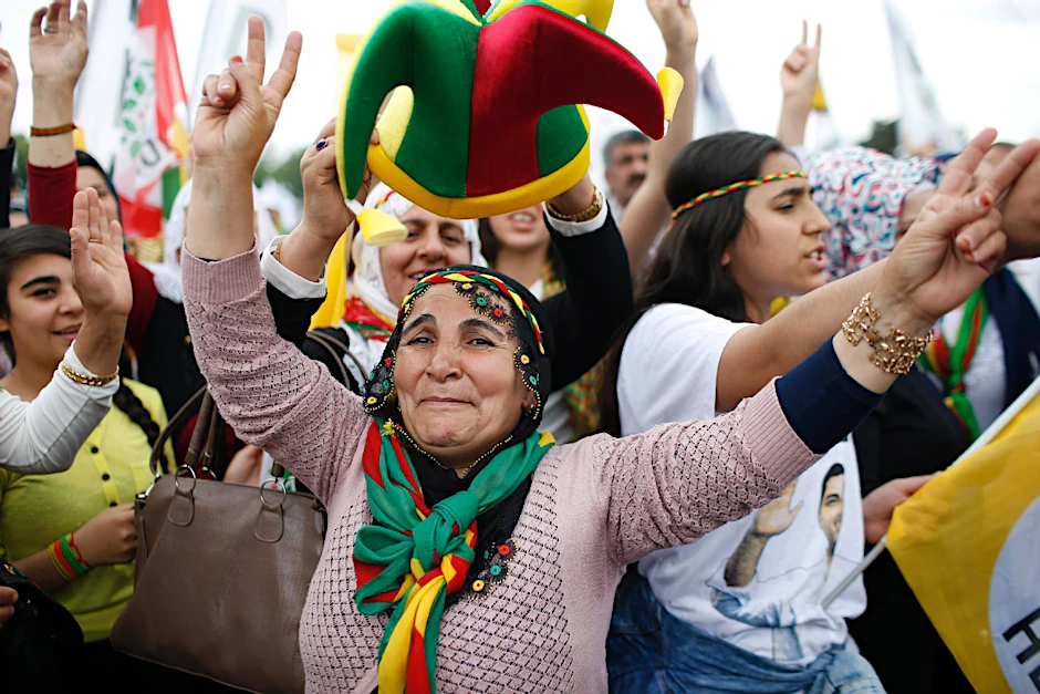 Anhänger der HDP während einer Rede des Co-Parteivorsitzenden Selahattin Demirtas.