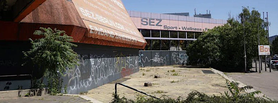 Das SEZ an der Landsberger Allee präsentiert sich rein äußerlich wenig einladend.
