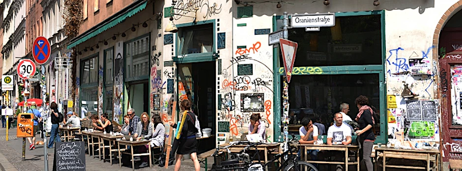 Das Bateau Ivre an der Kreuzberger Oranienstraße: Auch hier wurden ahnungslose Passanten abgehört. Ihre Gespräche landeten anschließend öffentlich nachhörbar im Netz.
