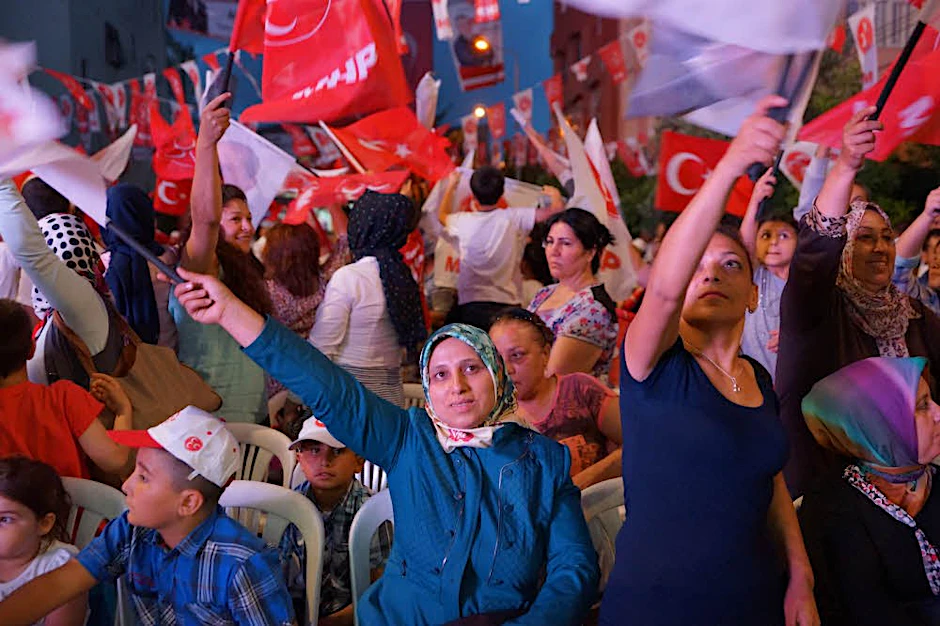 Wahlveranstaltung der nationalistischen MHP in einem Arbeiterviertel von Adana.