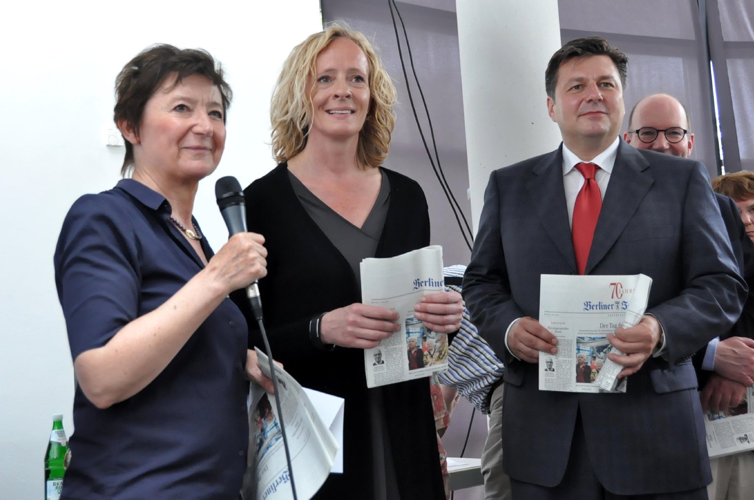 Offizieller Jubiläums-Rundgang: Brigitte Fehrle, Chefredakteurin der Berliner Zeitung, Isabella Neven DuMont, Stellvertretende Aufsichtsratsvorsitzende MDS und Vorsitzende des Publizistischen Beirates PMB und Andreas Geisel, Senator für Stadtentwicklung und Umwelt von Berlin, früherer Bürgermeister von Lichtenberg.
