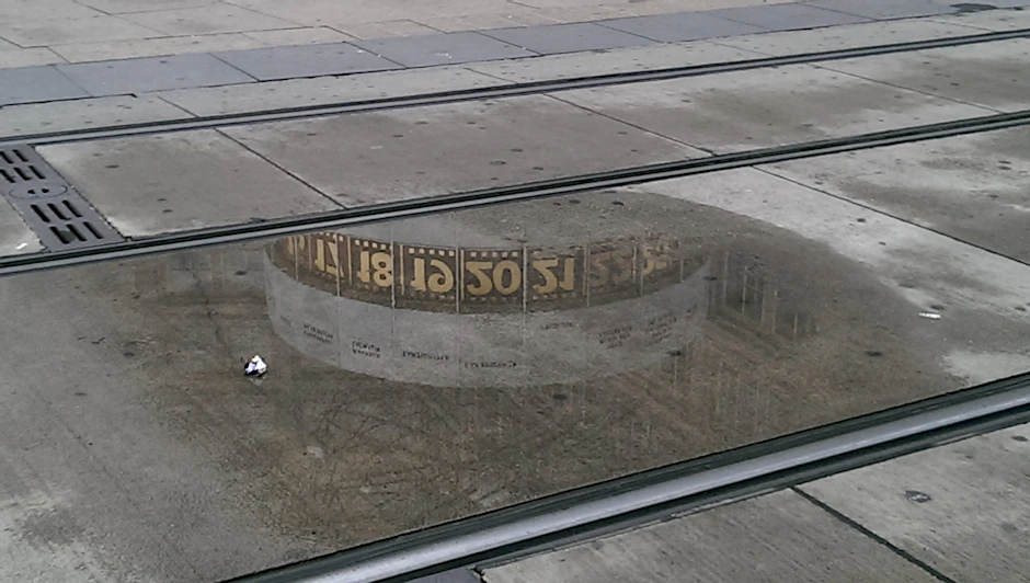 Der Montag wird regnerisch und vielleicht sogar gewittrig. Bei einer Höchsttemperatur von 22 Grad ist zeigen sich viele Wolken und immer wieder Regentropfen.