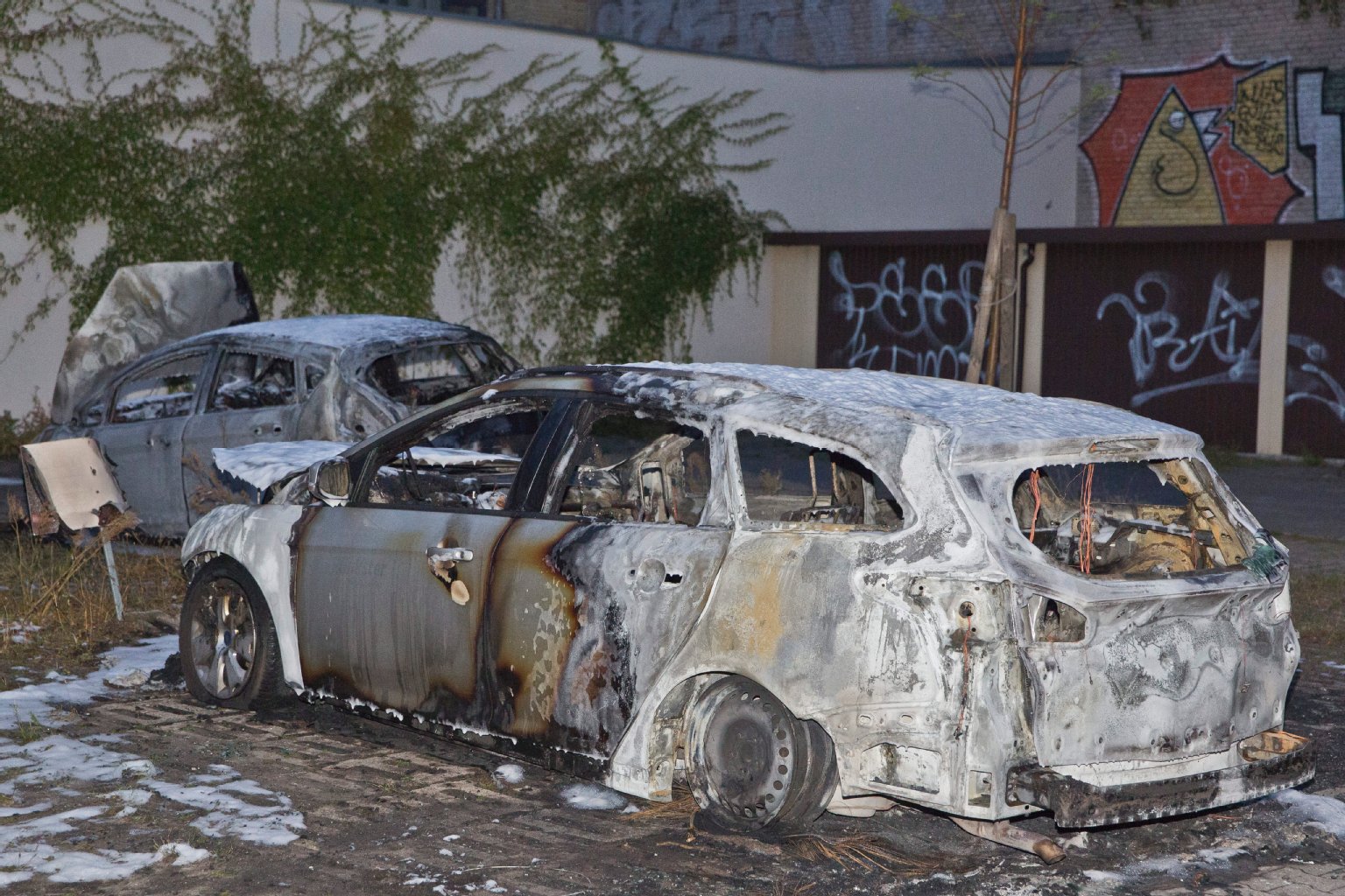 Drei Autos in Kreuzberg angezündet