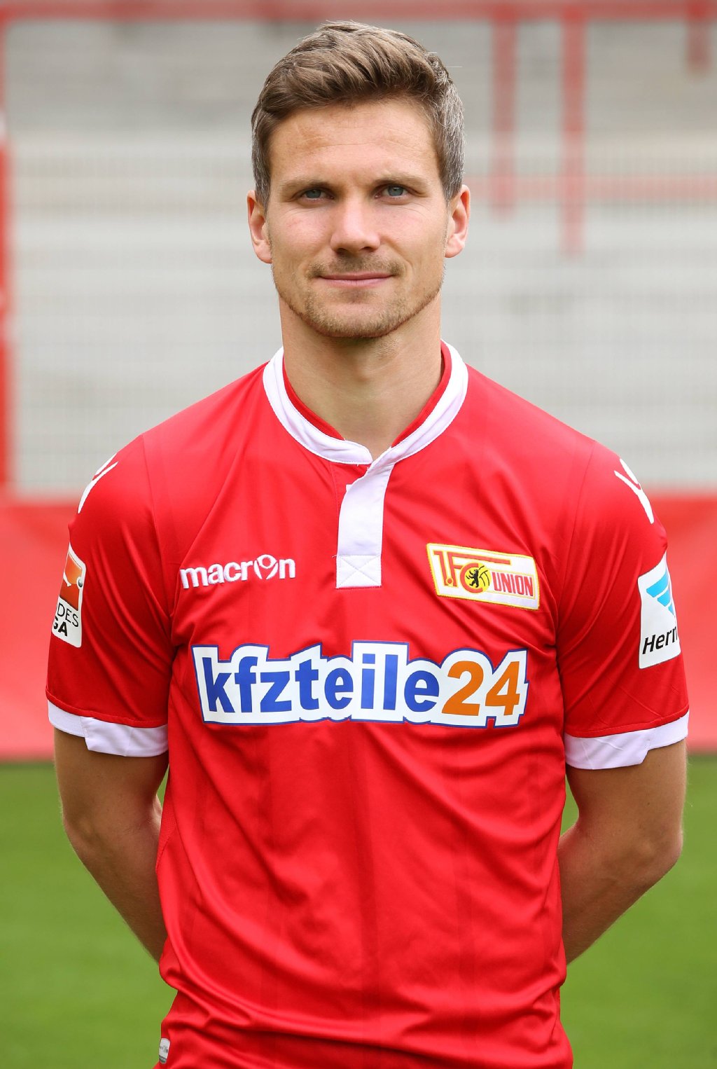 Michael Parensen, Linksverteidiger: Schaffte es im Gegensatz zu Puncec nicht, seine Seite ordentlich zu befestigen. Das lag auch daran, dass die defensive Unterstützung von Zejnullahu und Thiel anfangs mangelhaft war. Wurde von Schöpf ebenfalls zum Sololauf bestellt und nicht abgeholt. Reagierte beim Ausgleichtreffer zu langsam. War leider nicht besser, als es aussah.