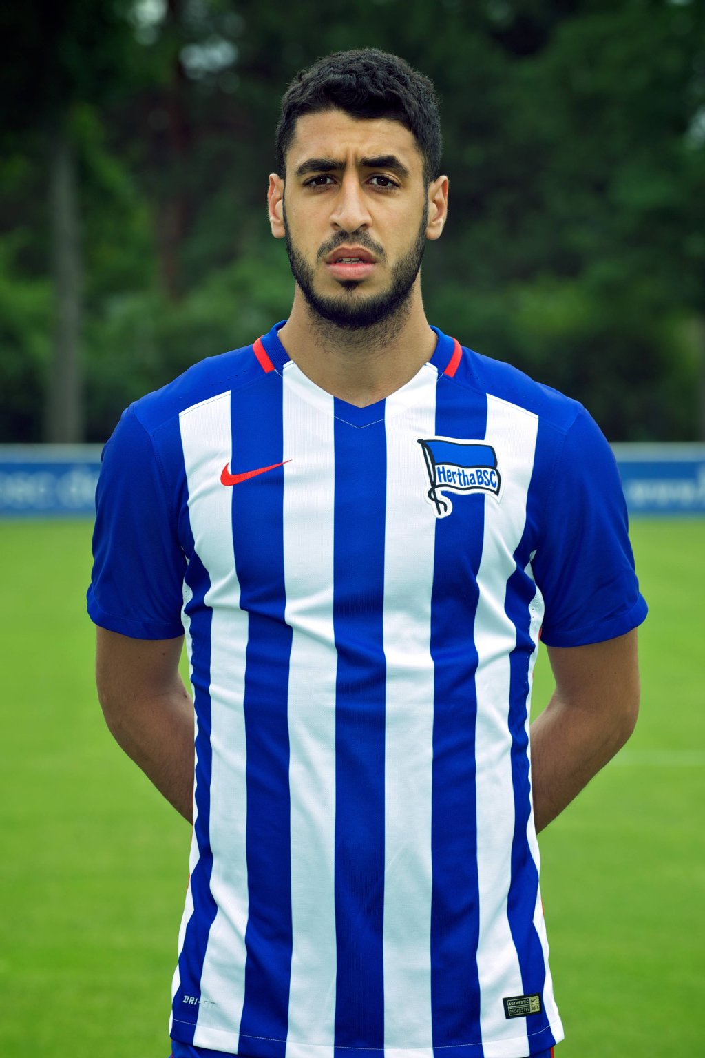 Tolga Cigerci, Flügelspieler: Hatte zunächst ein paar Probleme mit den Ball, der ihm mehrmals über den Fuß hoppelte. Wurde die Probleme schnell los. Und als gar nichts mehr hoppelte, legte er den Ball flach auf Ibisevics Fuß – siehe unten.