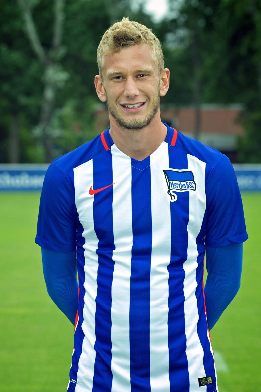 Fabian Lustenberger, defensives Mittelfeld: Schimpfte nach dem Elfmeterpfiff wie man nur schimpfen kann – nicht über den Schiedsrichter, sondern über sich selbst. Die Grätsche gegen Ujah war so überflüssig wie eine Sperrstunde im Karneval. Stand der Dinge: Ist noch nicht so richtig in der Rückrunde angekommen. 