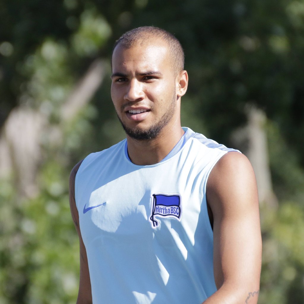 John-Anthony Brooks: Einer der Verlierer der Saison bisher aber nicht dieses Spiels. Rechtzeitig erinnerte sich Pal Dardai, dass er diesen Brooks ja auch noch irgendwo im Kader hat. Und Brooks machte hinten nicht nur hoch oben in der Luft dicht, sondern so manches Mal auch bei Schüssen unten.