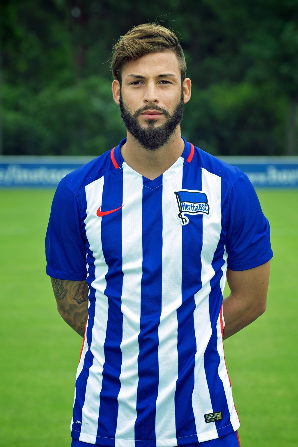 Marvin Plattenhardt, Außenverteidiger: Kam diesmal selten dazu, ein paar seiner gefährlichen Flanken einzustreuen. Nutze stattdessen die Gelegenheit, selbst zur Gefahr zu werden, war aber keine elfmeterwürdige Gefahrenlage. Flankte erst eine Viertelstunde vor dem Ende auf Ibisevic – siehe weiter hinten.
