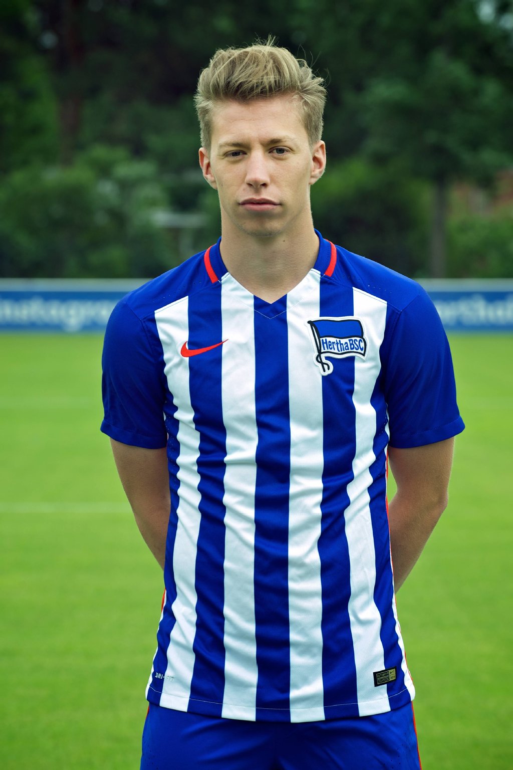 Mitchell Weiser, Rechtsverteidiger: Wäre beinahe als Eigentorschütze in Erinnerung geblieben, nachdem er scharf angeflankt worden war. War dann lediglich ein Eigentorverhinderer, weil er die Flanke mit dem Oberkörper knapp am Tor vorbeidrückte. Auf der anderen Seite war er genauer, passte in den Schuh von Salomon Kalou, der flach zur Führung einschoss. Und das alles machte der gebrochene wieder Zeh.