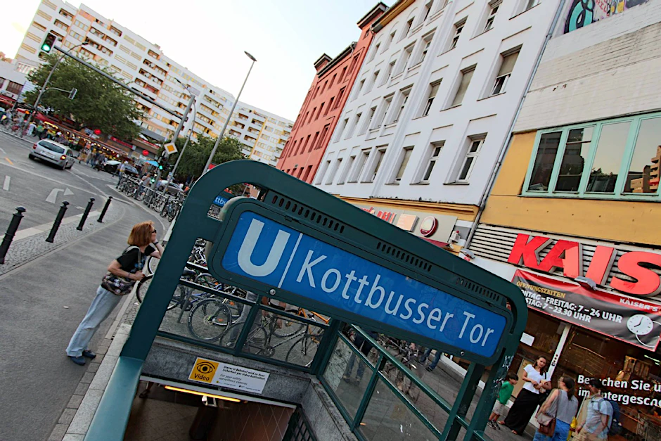 Hier am Kottbusser Tor liegt das West-Germany.
