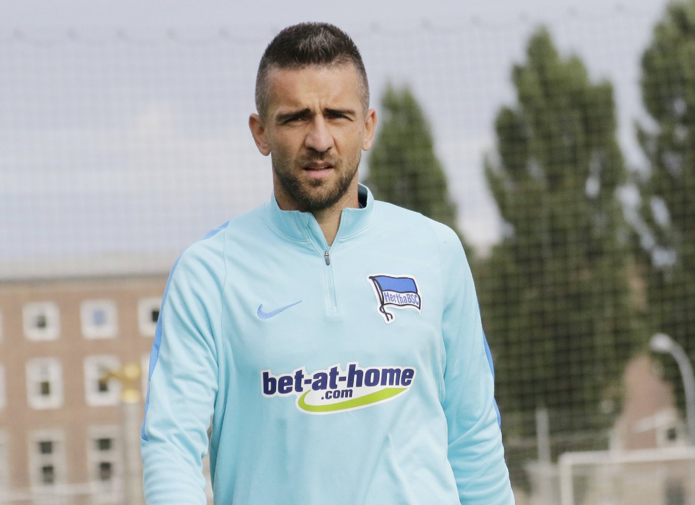 Vedad Ibisevic, Stürmer: Landete nach einer Minute den ersten Treffer des Tages, den Kopf seines Gegenspielers mit dem Fuß. Landete im Bemühen mit seinem Kopf einen Ball zu treffen oft auf dem Rasen. Nutze danach nur noch den Fuß und traf gleich zwei Mal.