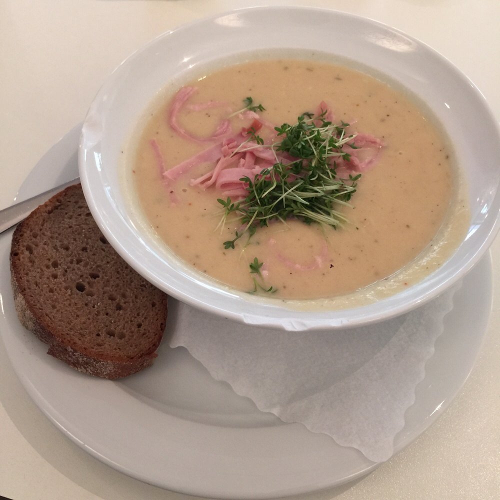 Mal was anderes: Blumenkohlsuppe im Cadadia.