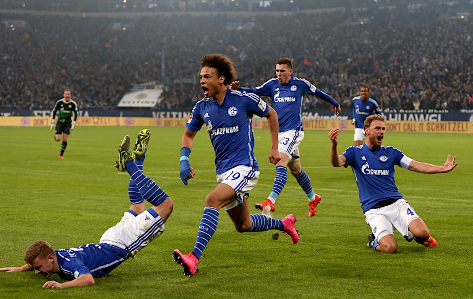 Ekstatischer Jubel: Max Meyers 2:1-Siegtreffer verwandelte die Arena auf Schalke in ein Tollhaus.