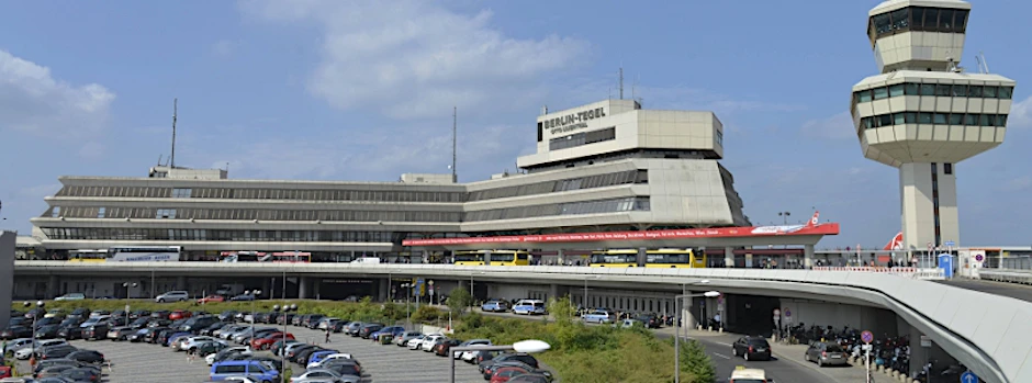 Der Verein Pro Tegel e.V und die FDP sammeln Unterschriften für ein Volksbegehren, das sich dafür ausspricht, das der Flughafen Tegel geöffnet bleiben soll, auch wenn der BER schon in Betrieb ist.