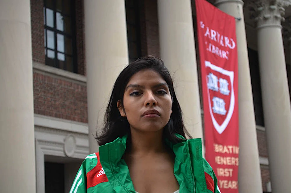 Auf dem Campus der Harvard-Universität. „Die einzigen Leute hier, die so aussehen wie ich, arbeiten in der Kantine oder als Gärtner“, sagt Sonia.