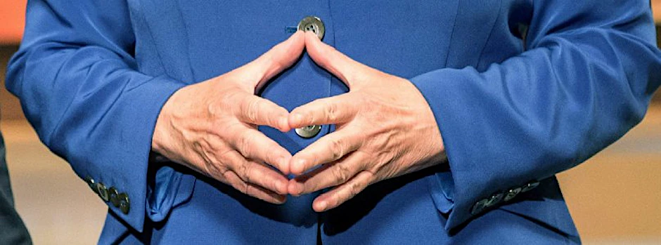 Bundeskanzlerin Angela Merkel (hier mit ihrer typischen Rauten-Pose) bewahrt in der Flüchtlingsdebatte Haltung – so gewinnt sie neue Sympathien, verliert aber auch viele Stammwähler.