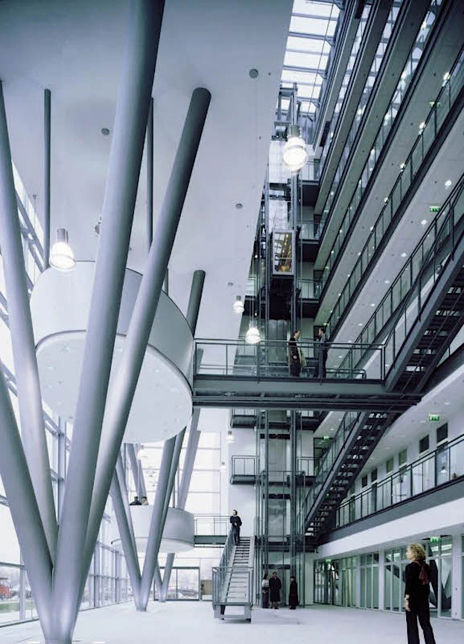 Innenansichten von Adlershof: im Zentrum für IT- und Medientechnologie.