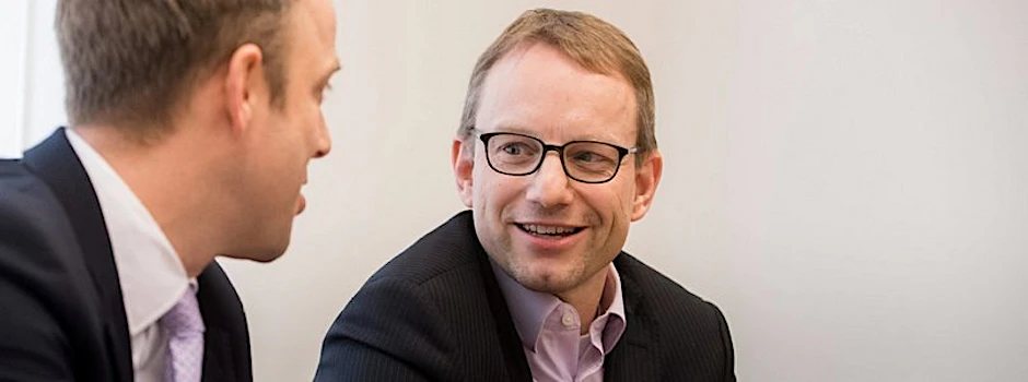 Der Berliner Senator für Gesundheit und Soziales, Mario Czaja (CDU - l) und der neue, kommissarische Präsident des Landesamtes für Gesundheit und Soziales, Sebastian Muschter.