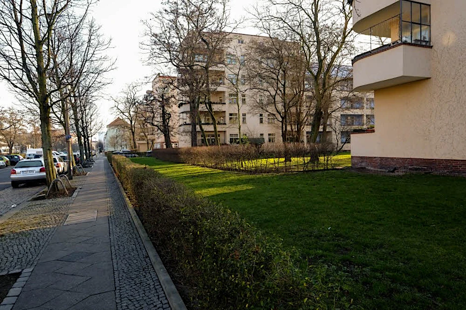Viel Grün, viel Verkehr: In der Carl-Legien-Siedlung parken Pendler gern.