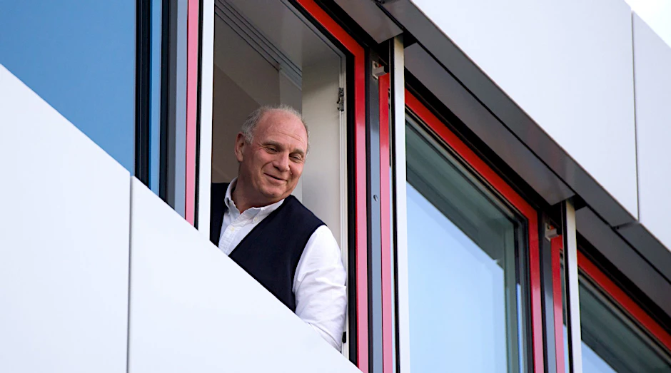 Uli Hoeneß zu Besuch eines Abschlusstrainings des FC Bayern Münchens im Ende November 2015.