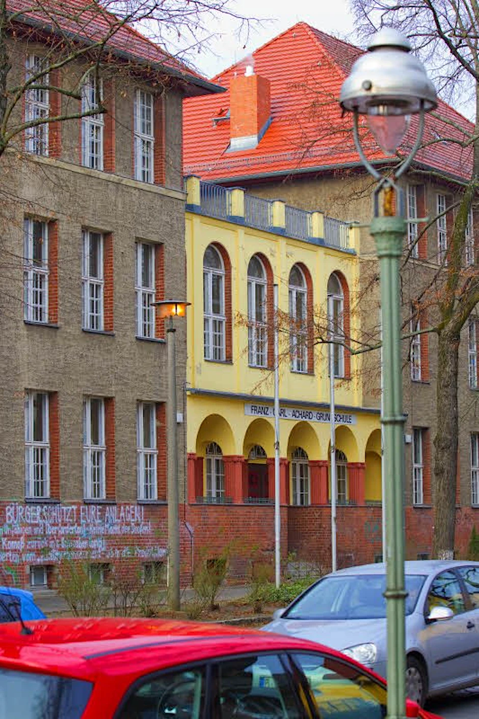 Das Gebäude der Achard-Schule in der Kaulsdorfer Adolfstraße soll erhalten bleiben.