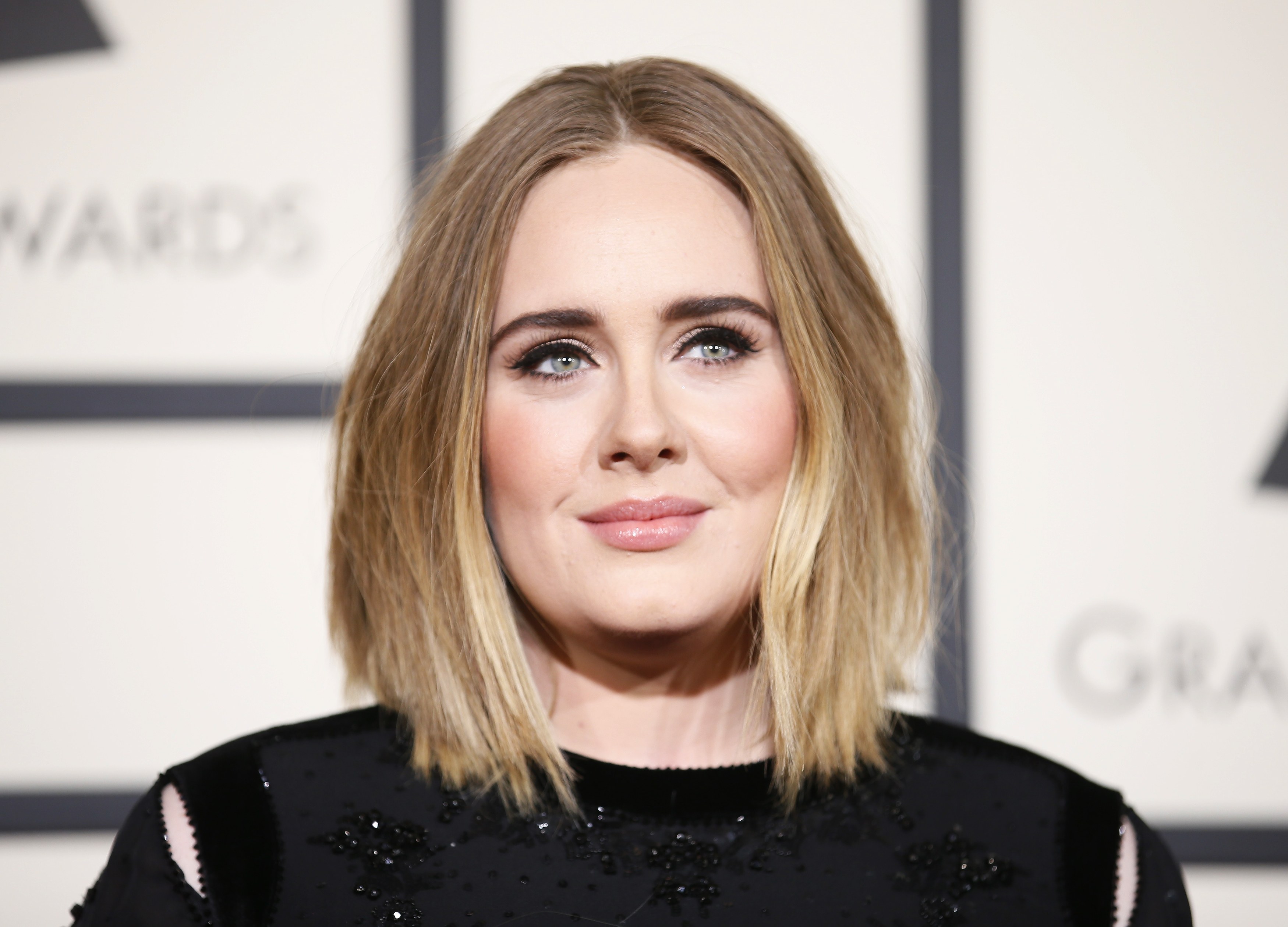 Adele spricht über Trink-Problem: Vier Flaschen Wein zum Frühstück