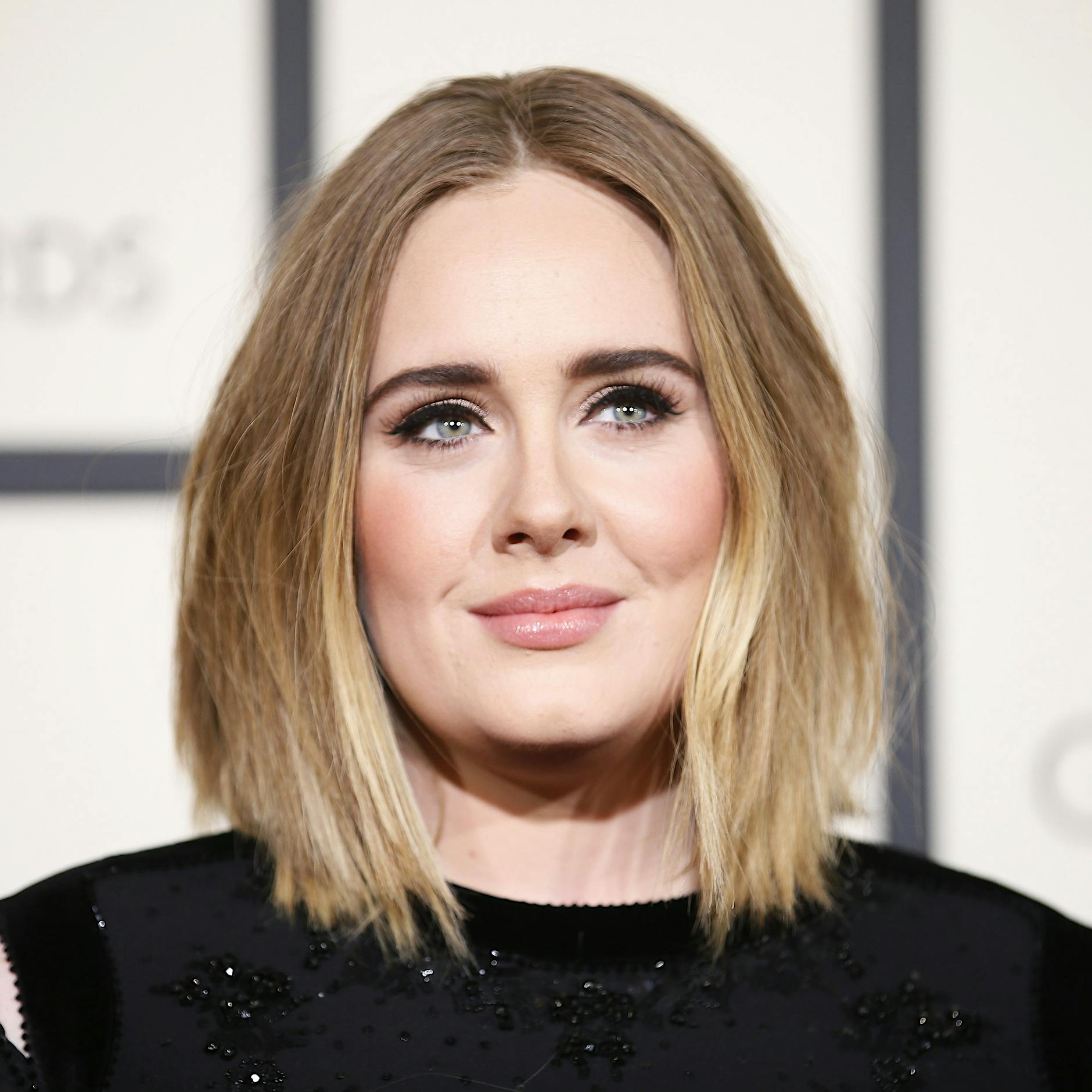 Adele spricht über Trink-Problem: Vier Flaschen Wein zum Frühstück