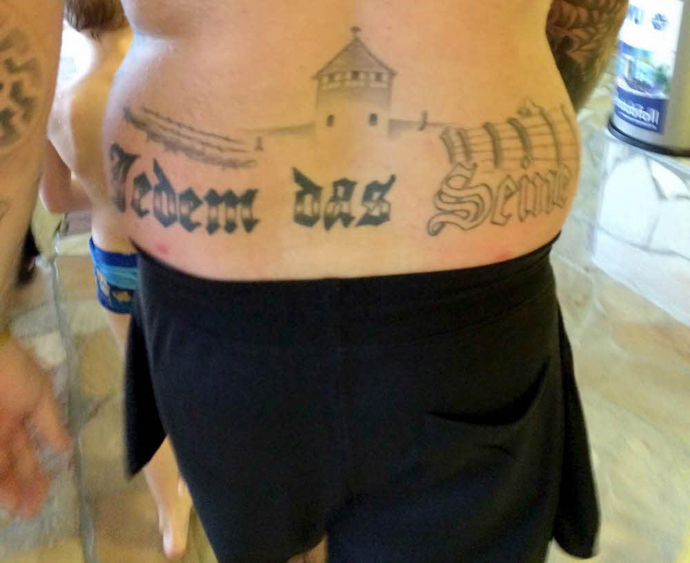 Strafbar: das Tattoo von Marcel Zech.
