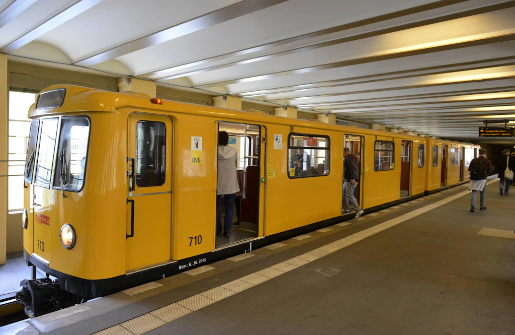 Streit in Berliner U-Bahnhof eskaliert: Mann schubst Senior auf das Gleis der U2