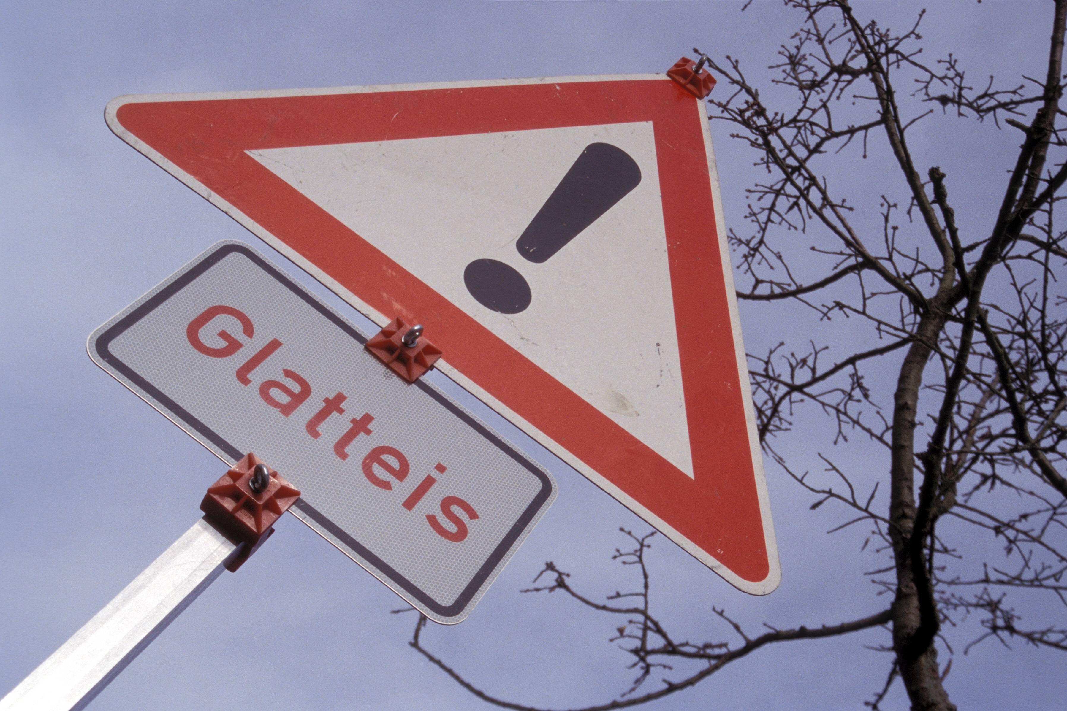 Achtung! Es ist spiegelglatt auf den Straßen in Berlin und Brandenburg.