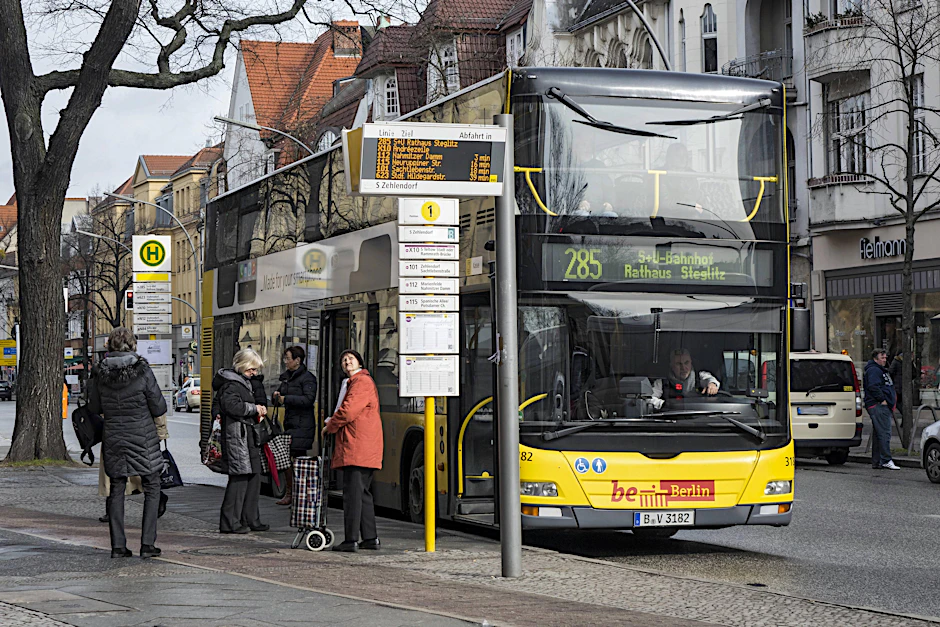Mehr Fahrzeuge, dichtere Takte und eine neue Buslinie sollen den öffentlichen Nahverkehr in Berlin verbessern (Symbolbild).