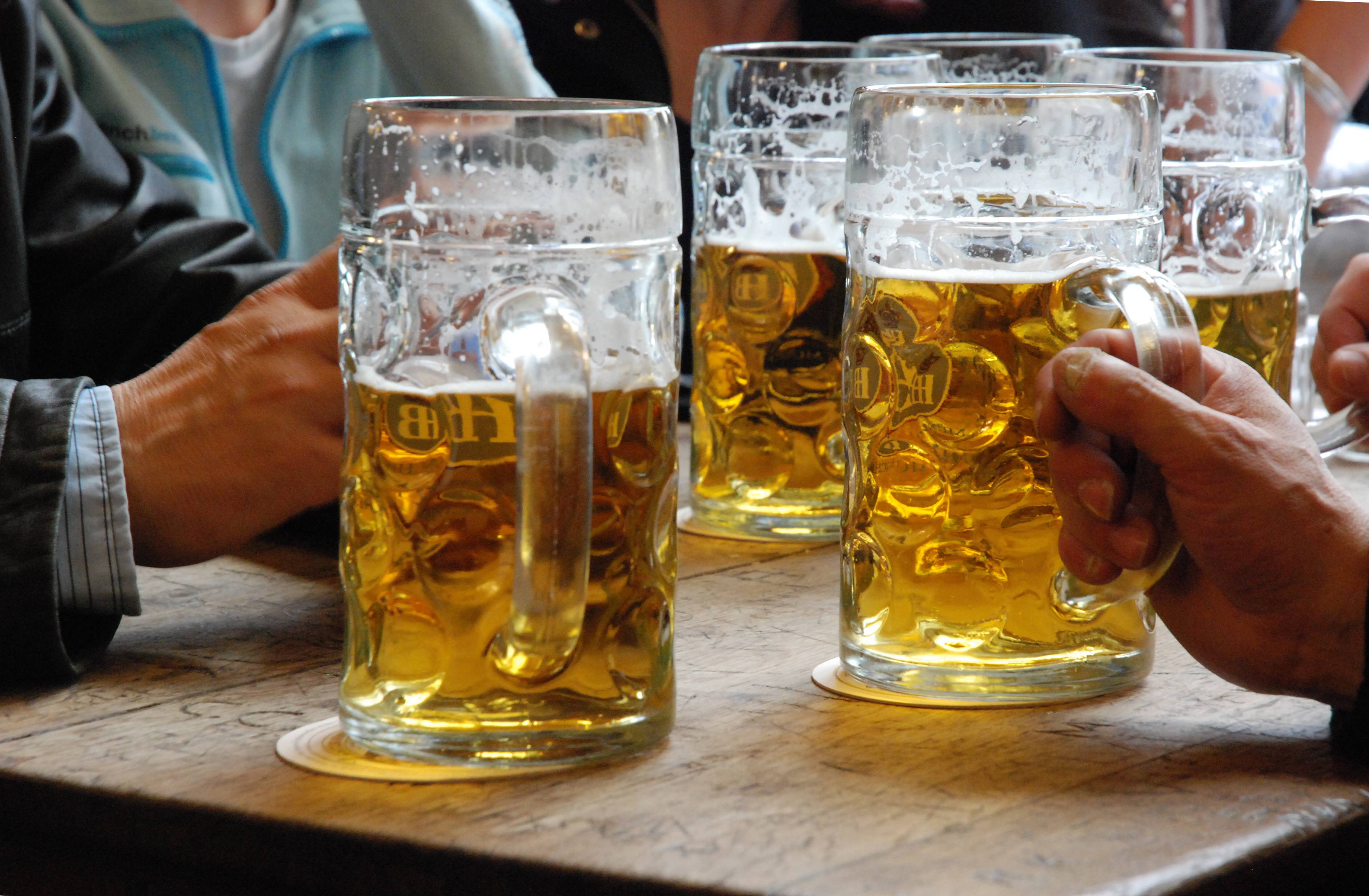 Am Set wird natürlich ausschließlich alkoholfreies Bier ausgeschenkt.