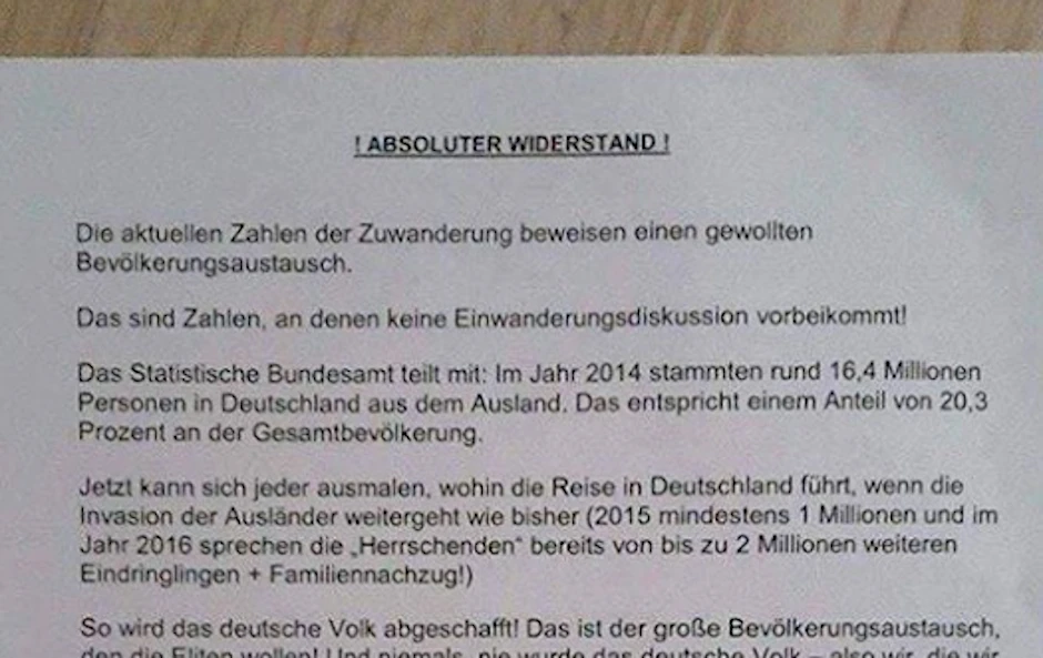 Dieser Zettel mit fremdenfeindlichem Inhalt wurde in Nauen verteilt. Auf der Rückseite befinden sich Anleitungen zum Bombenbau.