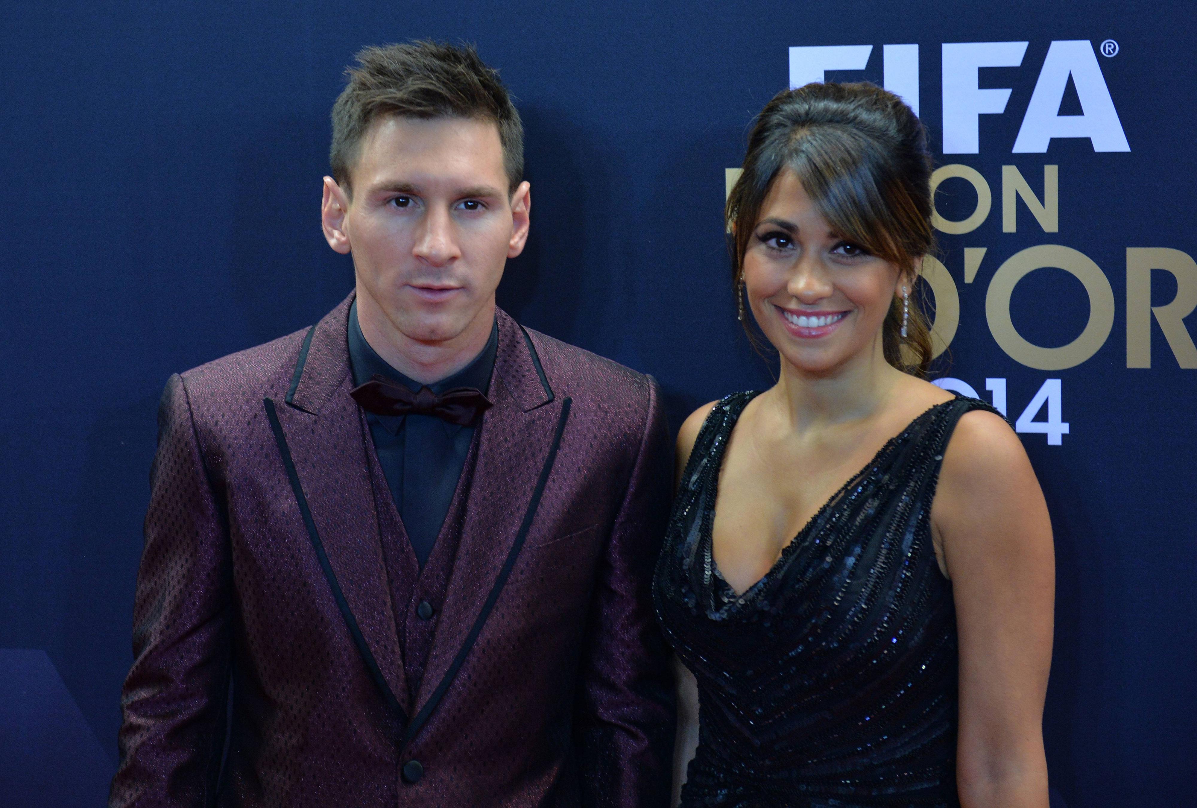 Lionel Messi (r.) hat mit Antonella Racconzzo sein privates Liebesglück gefunden.